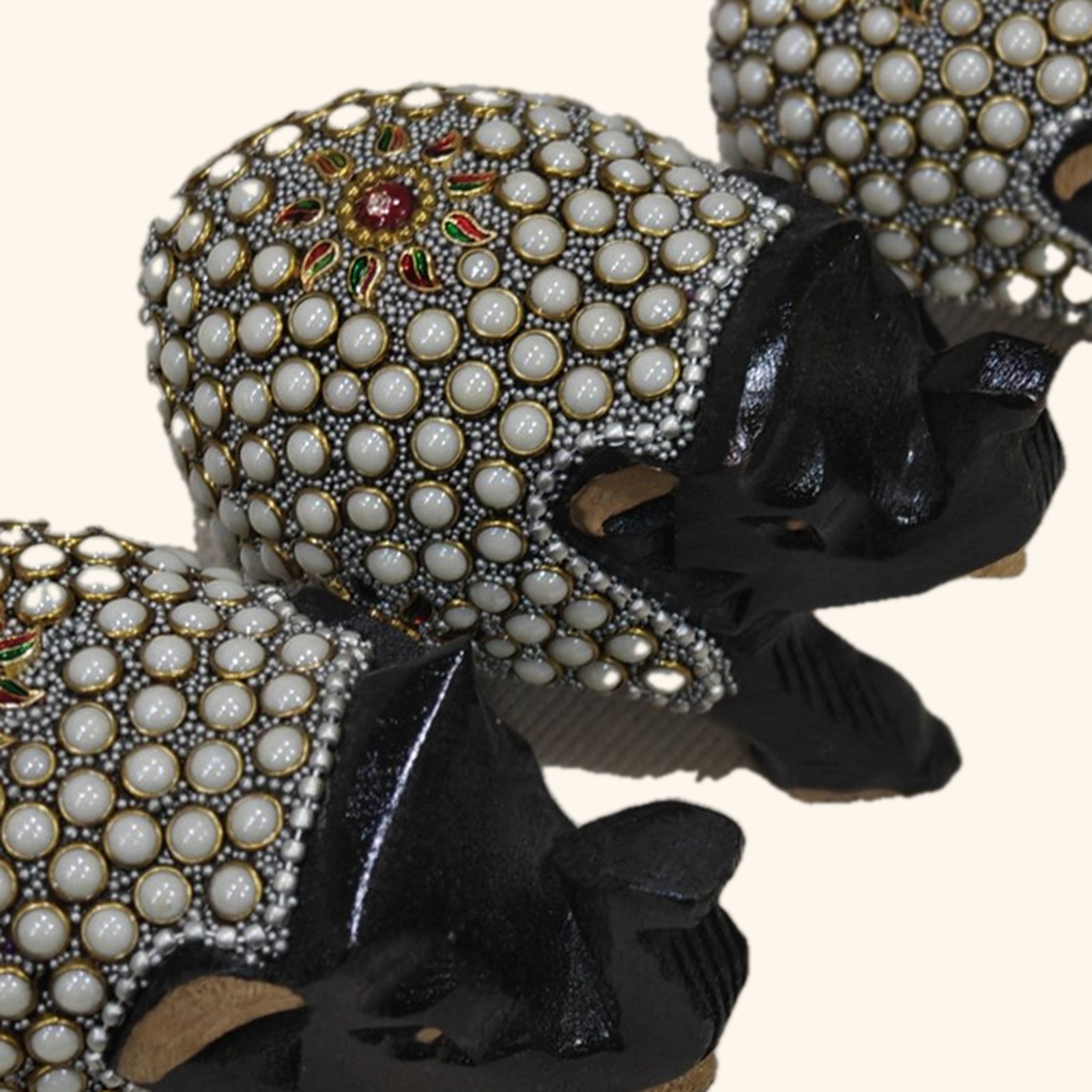 Kala Haathi, close up of the detail
