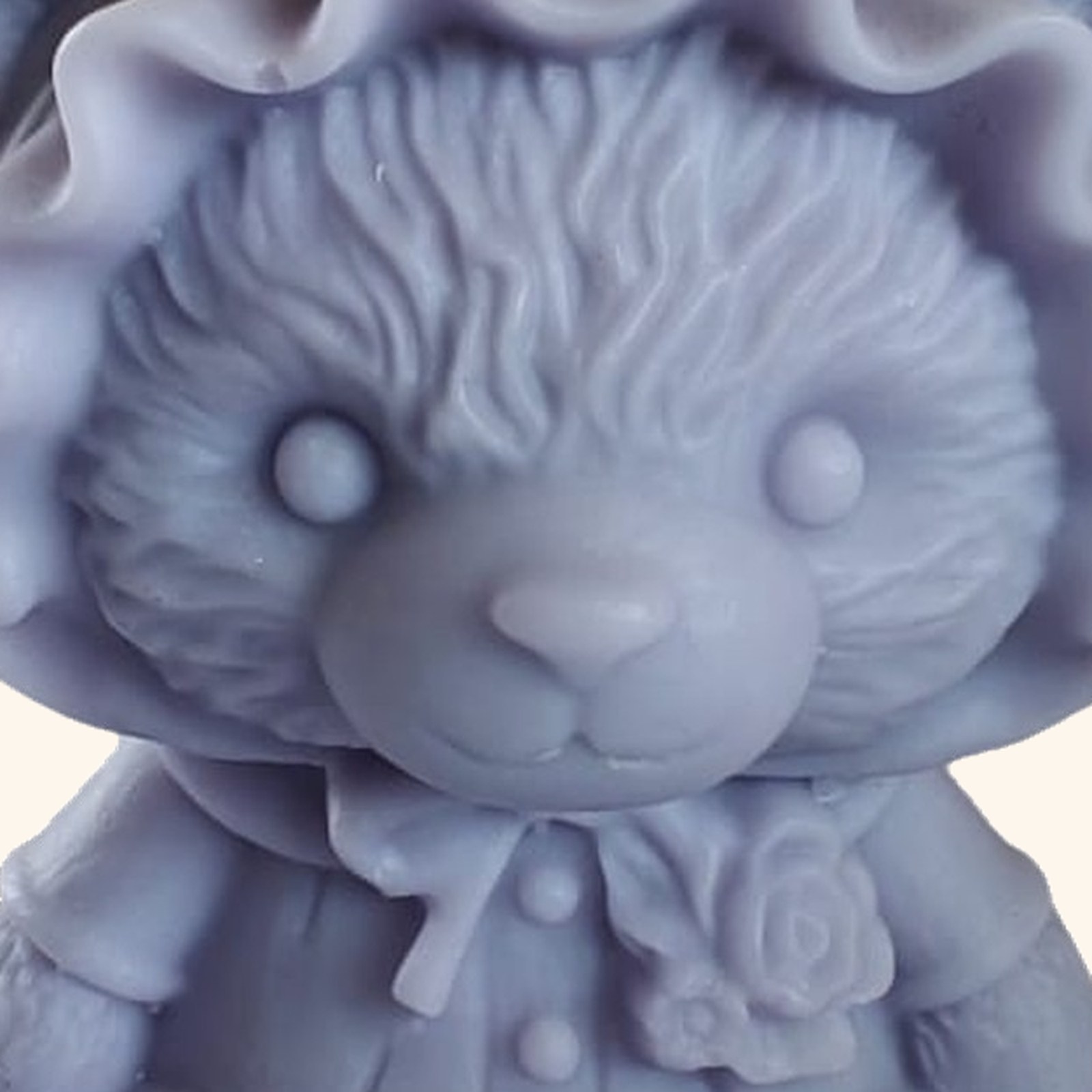 Cute Lady Bear Candle, close up of the detail