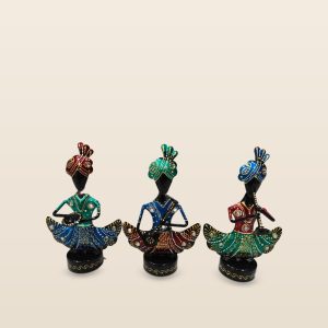 Pagdi Sur Mandali turbaned musician figurines, set of 3, on a cream background