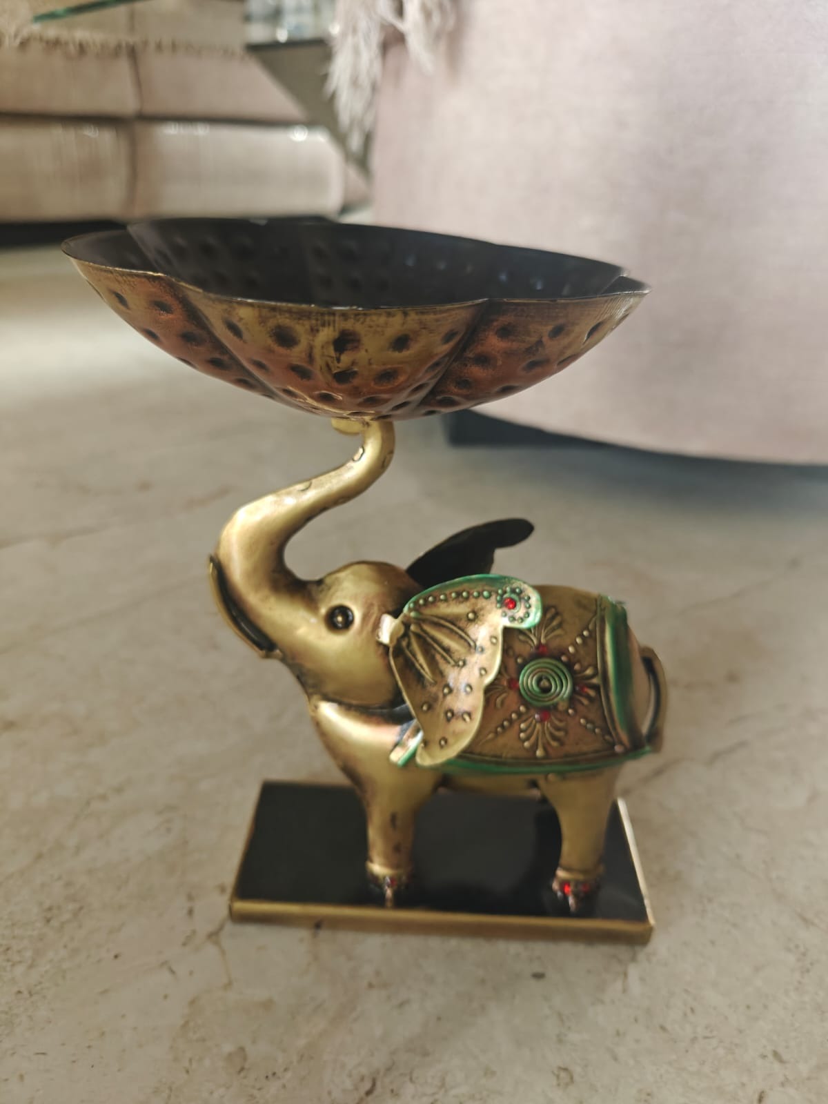 Gajraj elephant urli, dry fruit bowl on the trunk