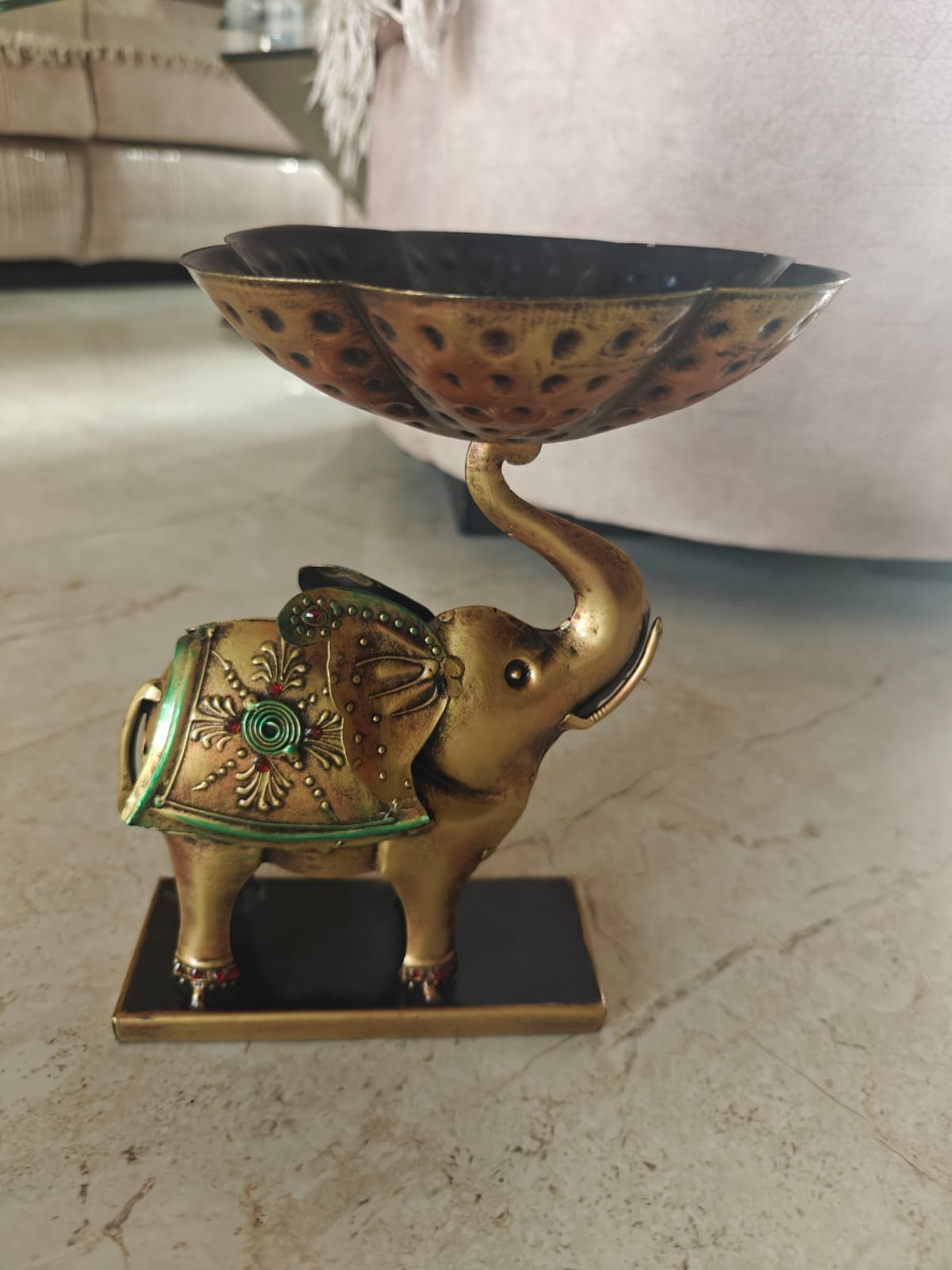 Gajraj elephant urli, dry fruit bowl on the trunk