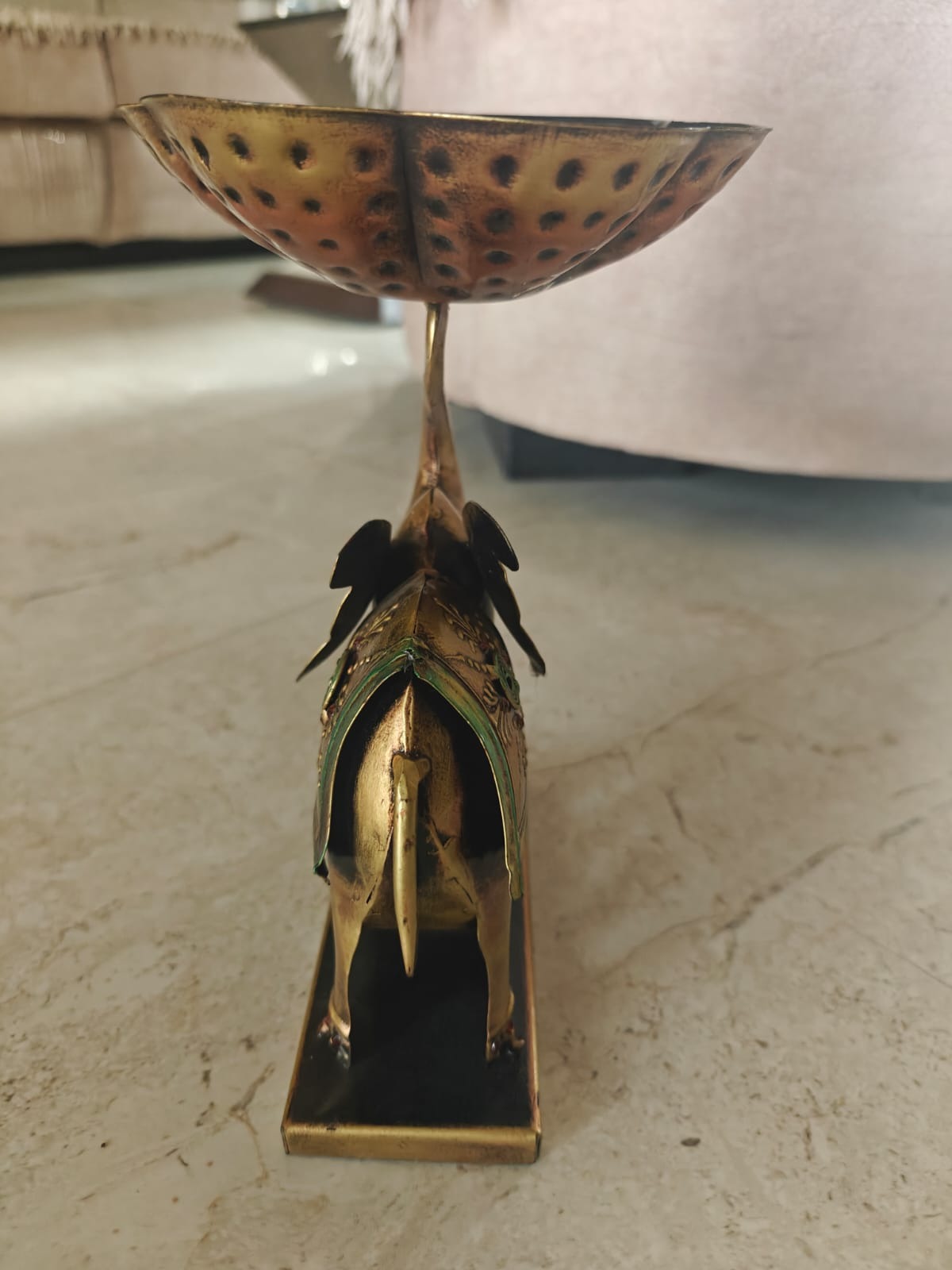 Gajraj elephant urli, dry fruit bowl on the trunk