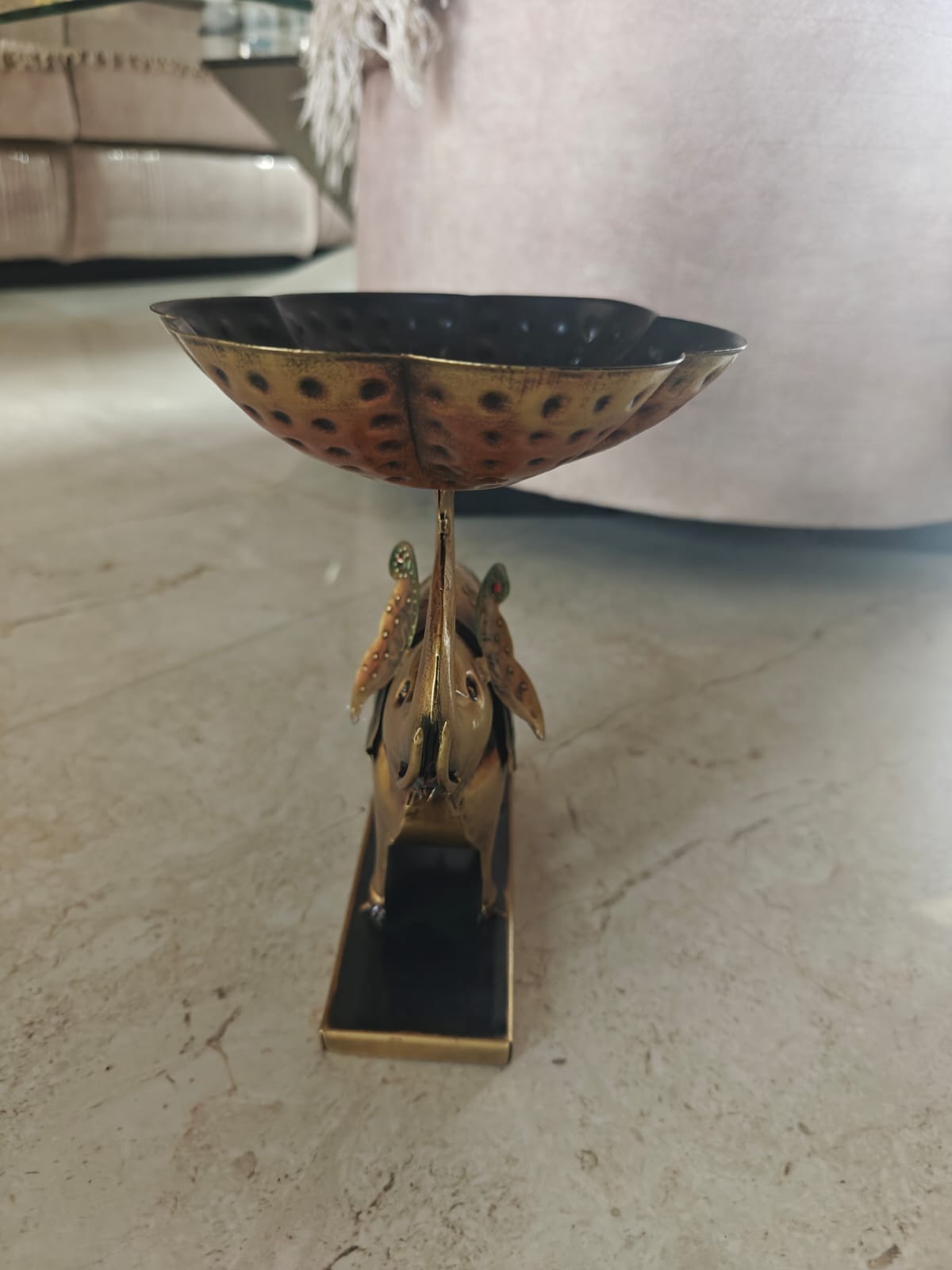 Gajraj elephant urli, dry fruit bowl on the trunk