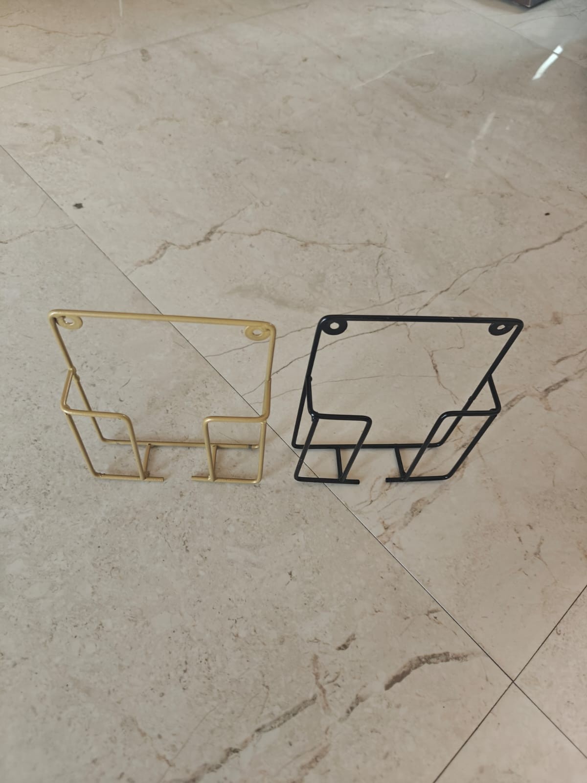 Wire Phone Holder view 3